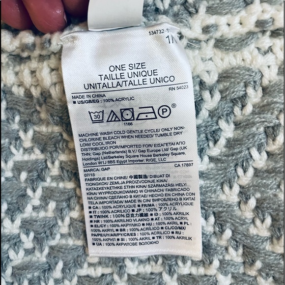 Gap Infinity Scarf - Picture 5 of 7